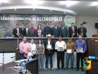 Nove cidadãos recebem o Título Honorífico de Cidadão Alcinopolense em Sessão Solene