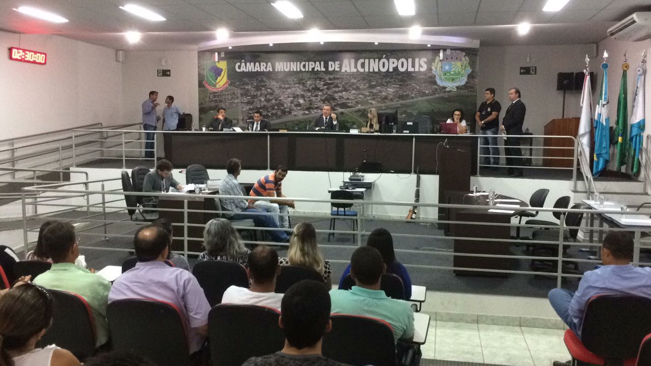 Plenário da Câmara é palco de julgamento histórico em Alcinópolis