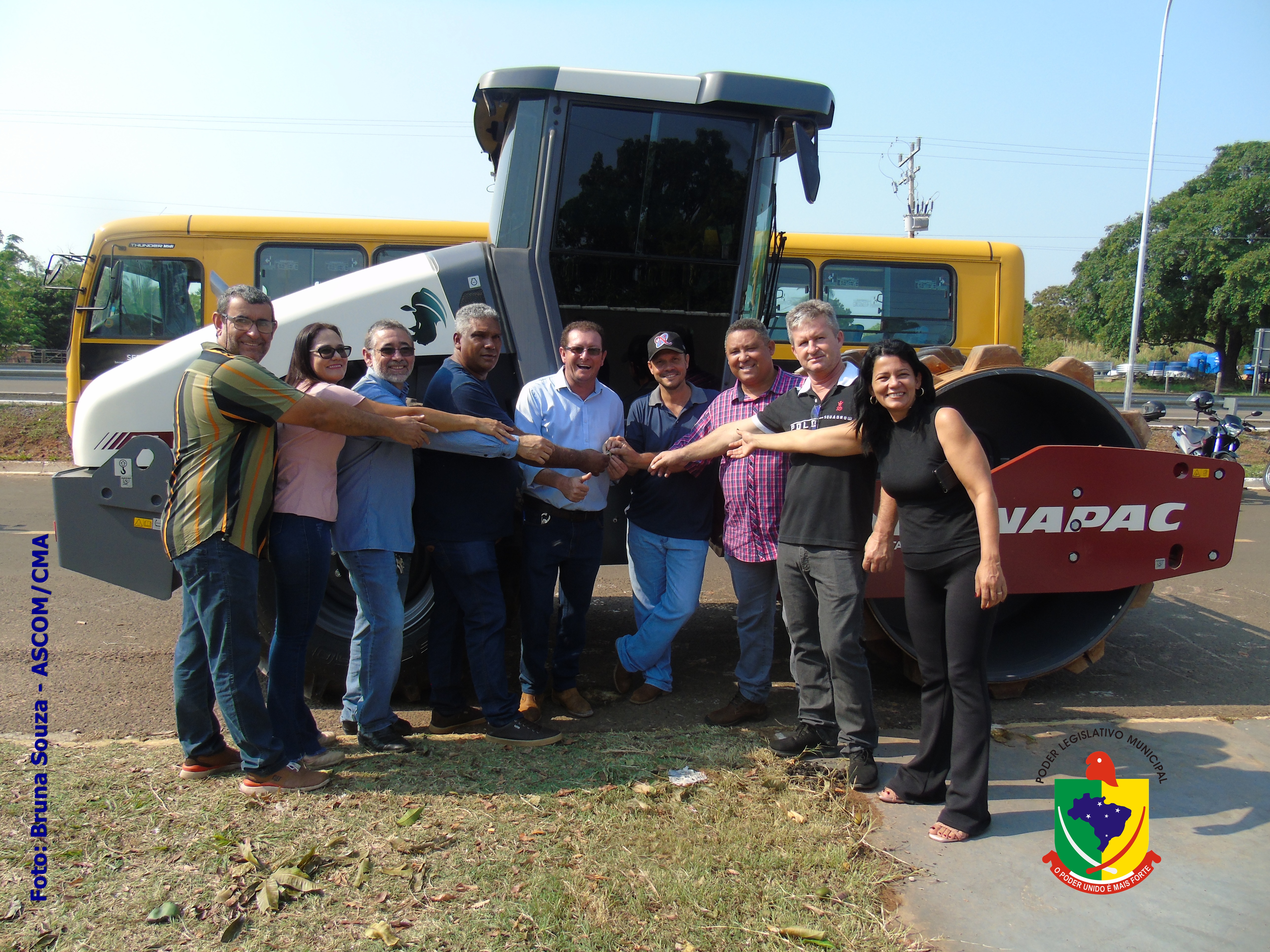 Vereadores participam de entrega de casa do Programa “Construindo Sonhos” e de Rolo Compactador