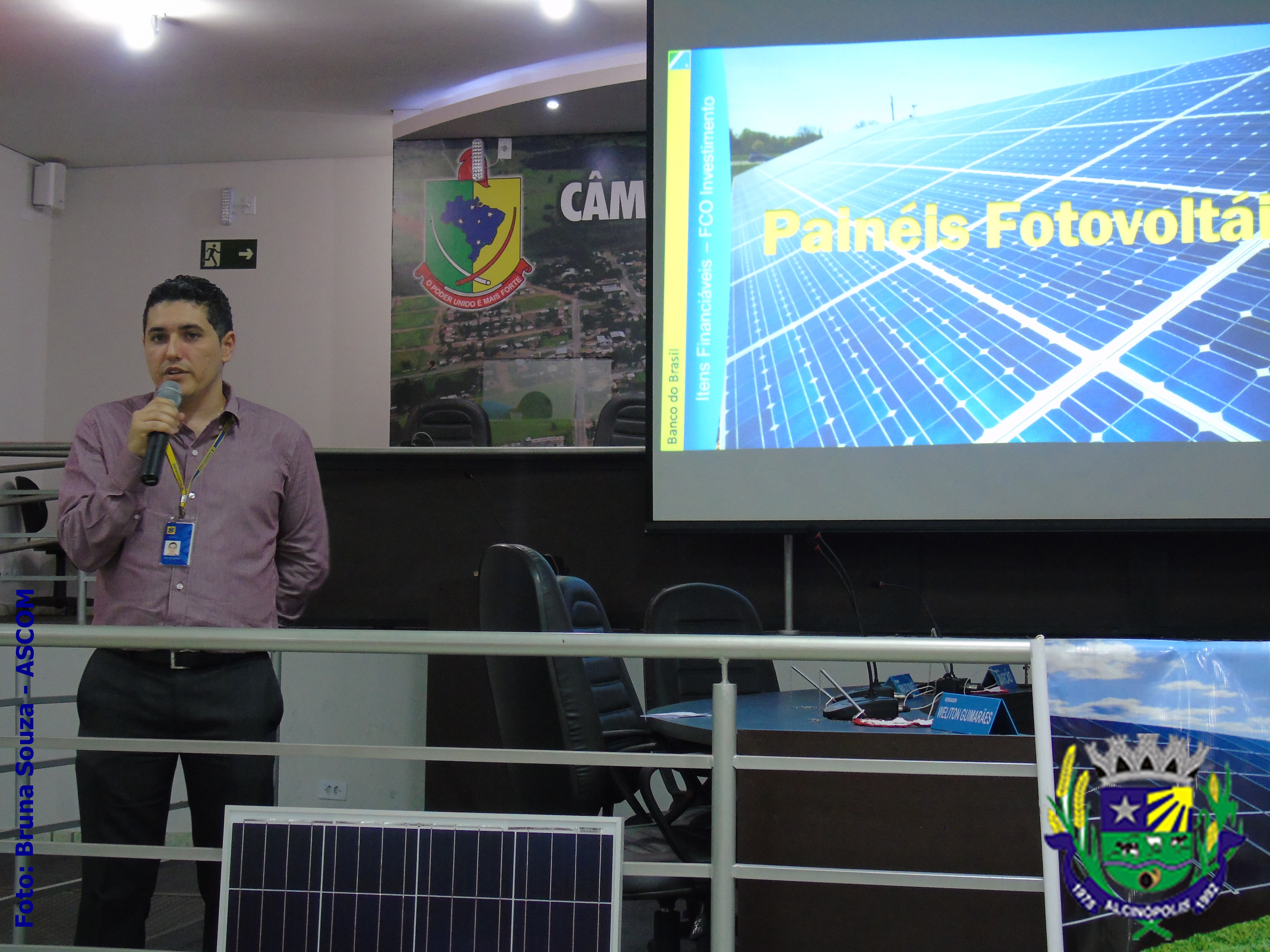 Vereadores participam de reunião sobre painéis fotovoltaicos