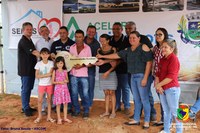 Vereadores prestigiam entrega da vigésima quarta casa do Programa “Construindo Sonhos”